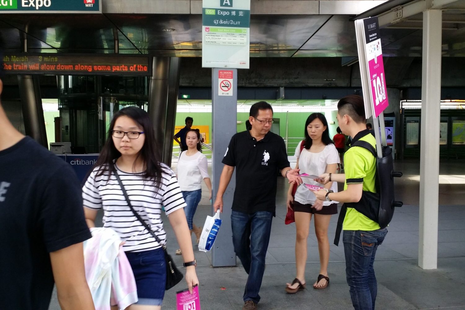 engaging-A2-Display-Boards-in-High-Traffic-Areas