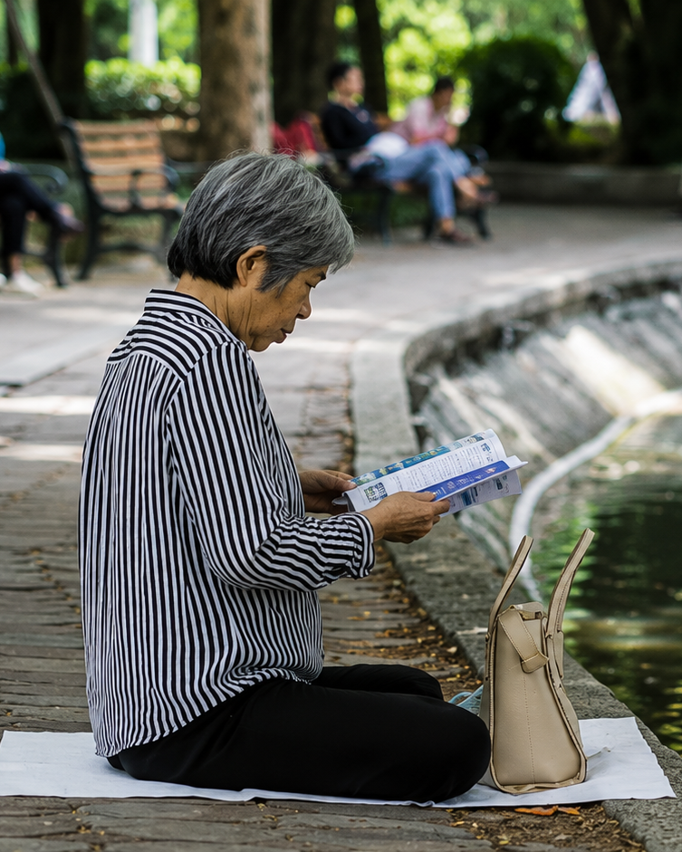 senior-reading-booklet-singapore-park-main image socmed